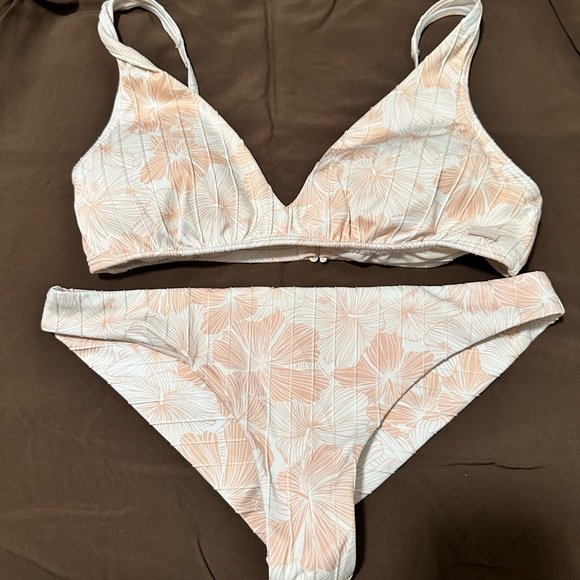 GUC Roxy Bikini Set - Picture 1 of 3